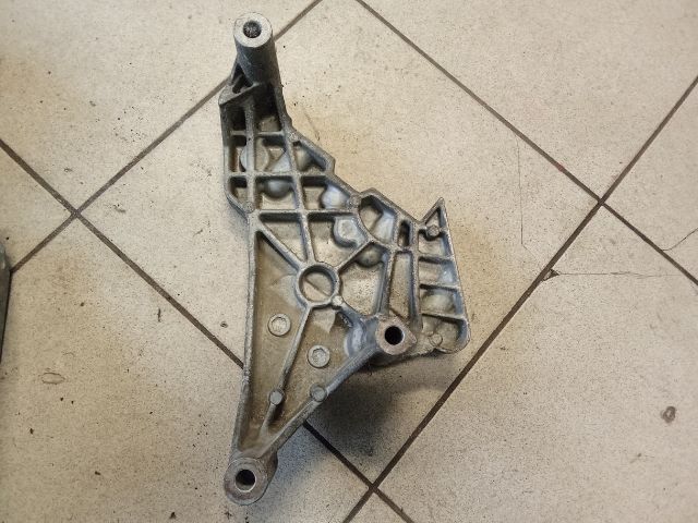 bontott VW TOURAN Motor Tartó Bak (Pozíciófüggetlen)