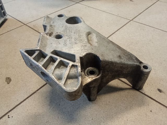 bontott VW TOURAN Motor Tartó Bak (Pozíciófüggetlen)
