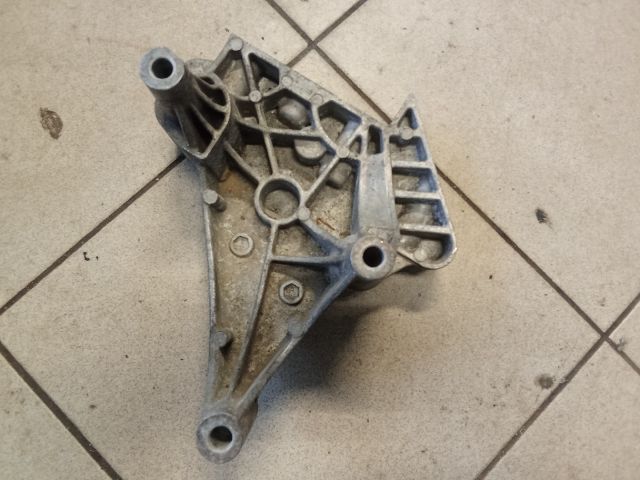 bontott VW TOURAN Motor Tartó Bak (Pozíciófüggetlen)