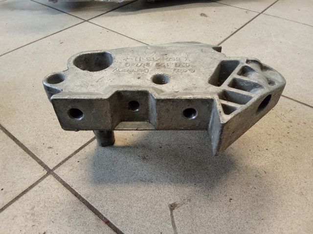 bontott VW TOURAN Motor Tartó Bak (Pozíciófüggetlen)