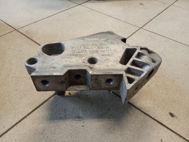 bontott VW TOURAN Motor Tartó Bak (Pozíciófüggetlen)