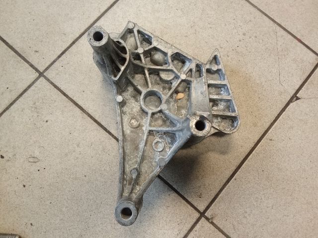 bontott VW TOURAN Motor Tartó Bak (Pozíciófüggetlen)