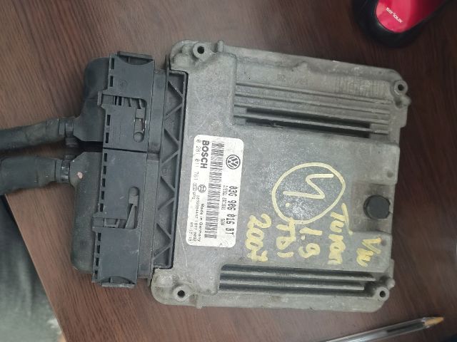 bontott VW TOURAN Motorvezérlő