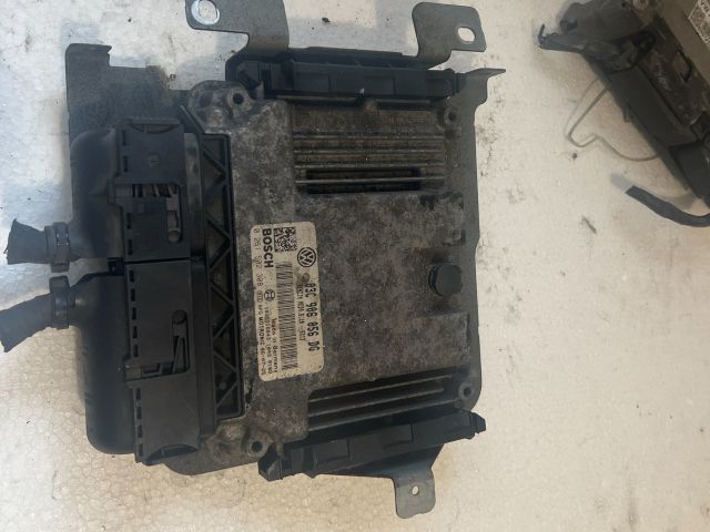 bontott VW TOURAN Motorvezérlő