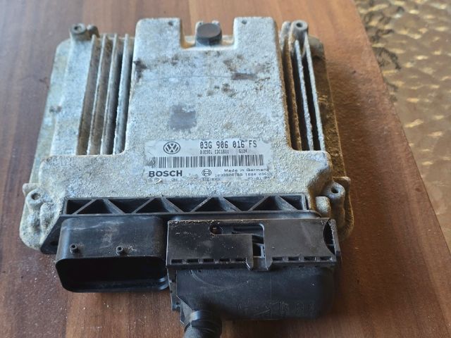 bontott VW TOURAN Motorvezérlő