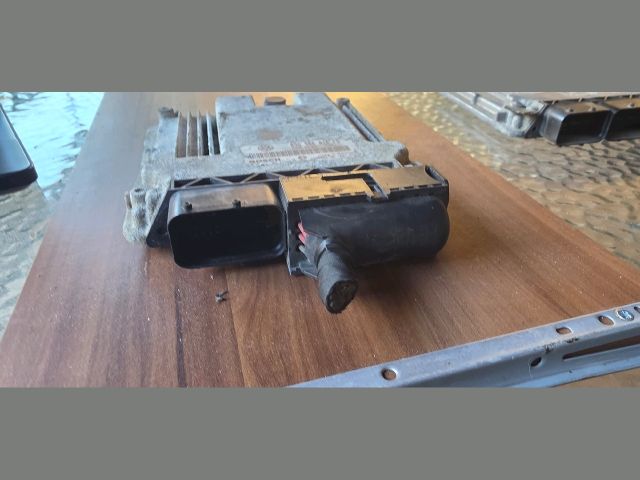 bontott VW TOURAN Motorvezérlő