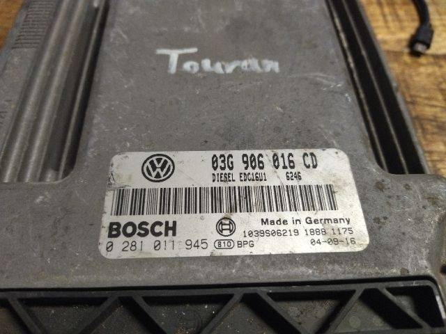 bontott VW TOURAN Motorvezérlő