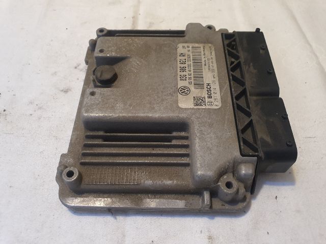 bontott VW TOURAN Motorvezérlő