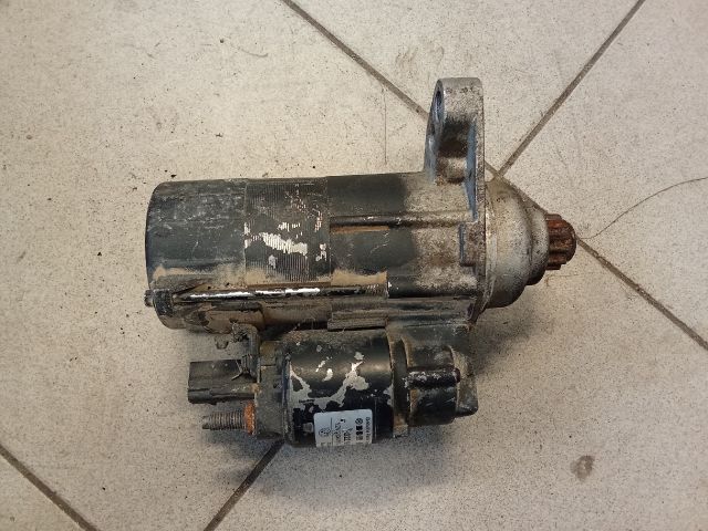 bontott VW TOURAN Önindító