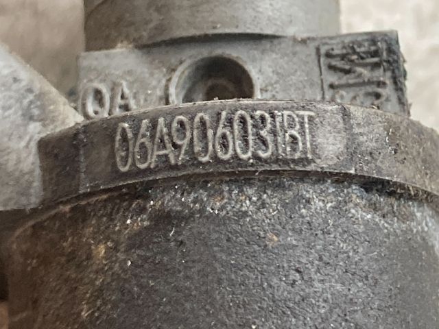 bontott VW TOURAN Porlasztó Sor / Híd