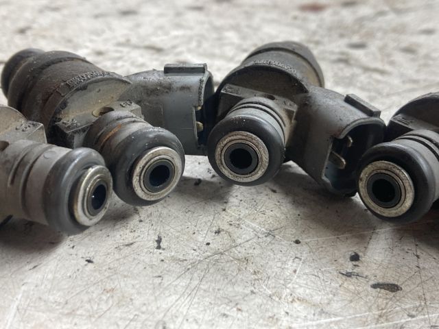 bontott VW TOURAN Porlasztó Sor / Híd