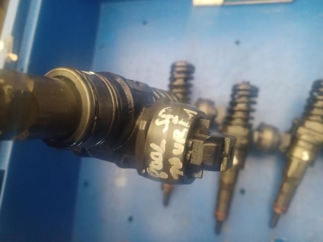 bontott VW TOURAN Porlasztó Sor / Híd