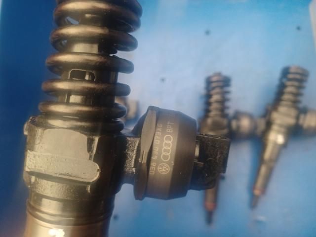 bontott VW TOURAN Porlasztó Sor / Híd