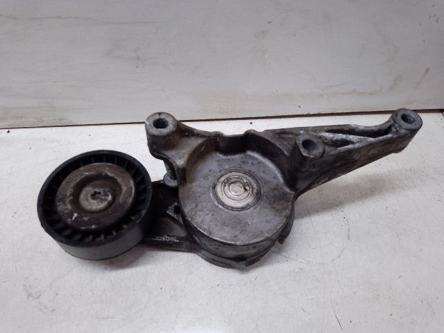 bontott VW TOURAN Szíjfeszítő Görgő