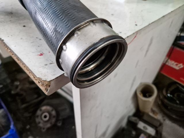 bontott VW TOURAN Turbócső