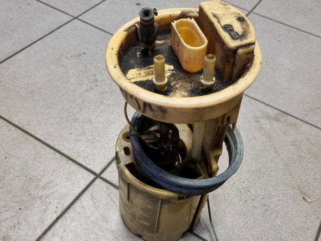 bontott VW TOURAN Üzemanyag Szivattyú