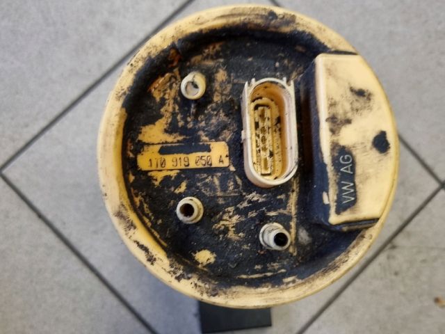 bontott VW TOURAN Üzemanyag Szivattyú