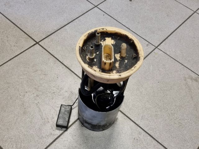 bontott VW TOURAN Üzemanyag Szivattyú