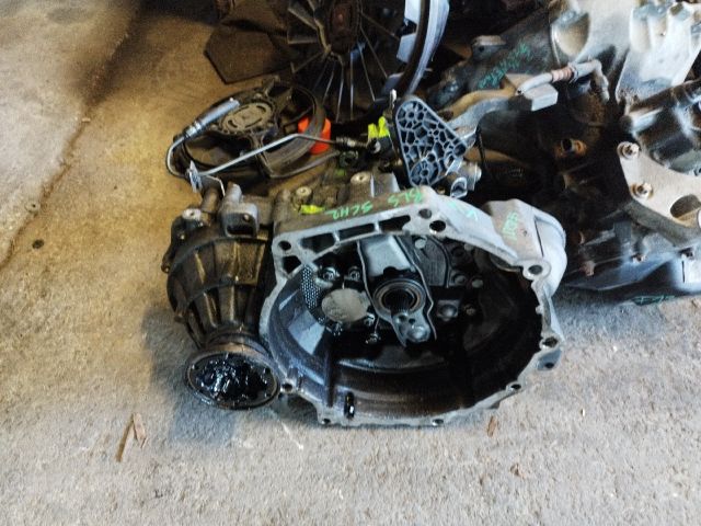 bontott VW TOURAN Váltó (Mechanikus)