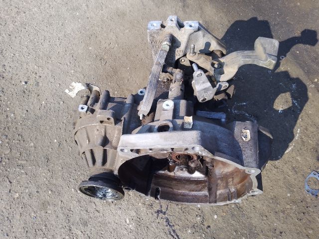 bontott VW TOURAN Váltó (Mechanikus)