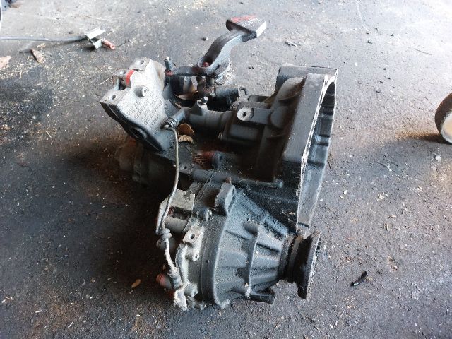 bontott VW TOURAN Váltó (Mechanikus)