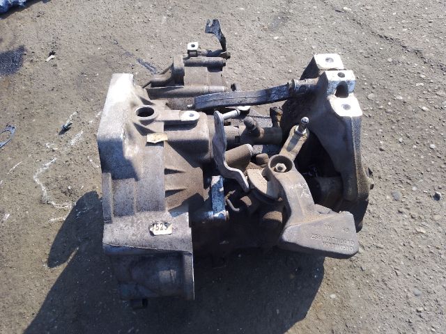 bontott VW TOURAN Váltó (Mechanikus)