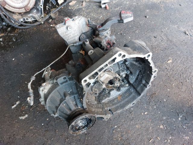 bontott VW TOURAN Váltó (Mechanikus)