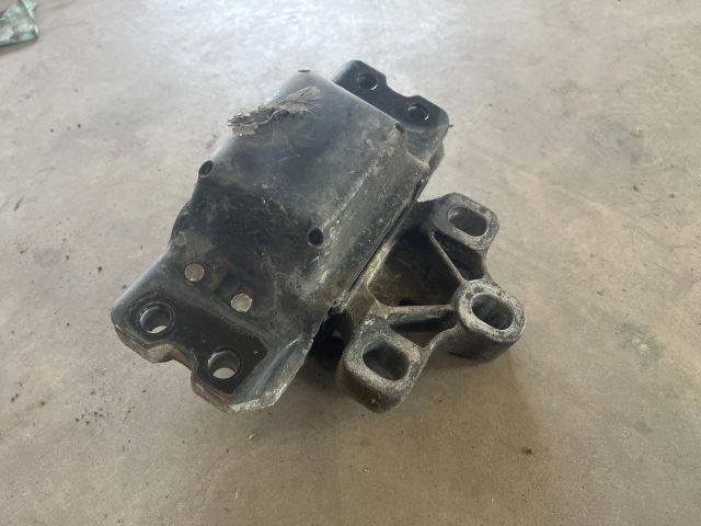 bontott VW TOURAN Váltó Tartó Bak (Pozíciófüggetlen)