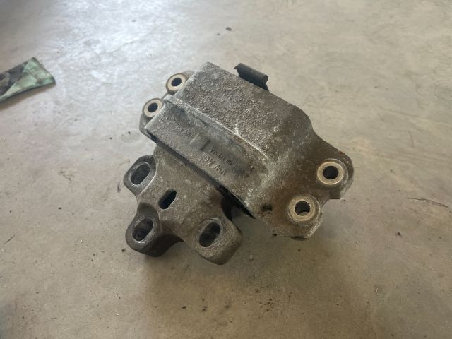 bontott VW TOURAN Váltó Tartó Bak (Pozíciófüggetlen)