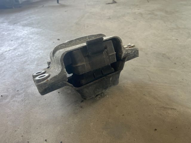 bontott VW TOURAN Váltó Tartó Bak (Pozíciófüggetlen)