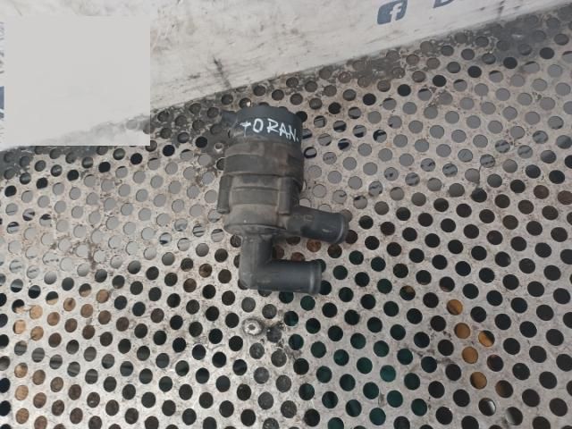 bontott VW TOURAN Vízpumpa