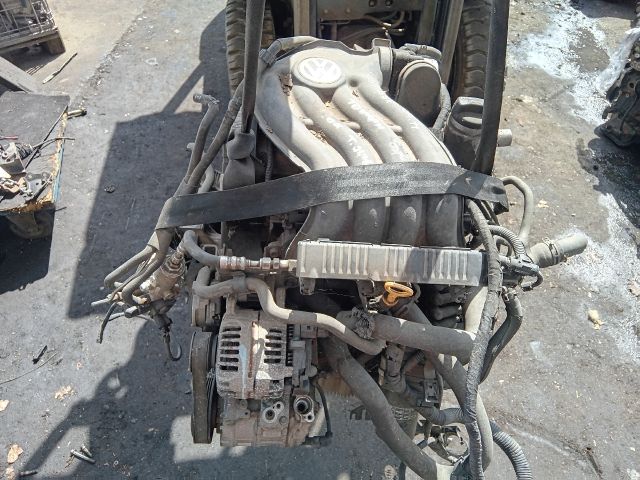 bontott VW TOURAN Komplett Motor (Segédberendezésekkel)