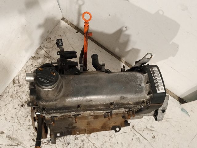 bontott VW TOURAN Motor (Fűzött blokk hengerfejjel)