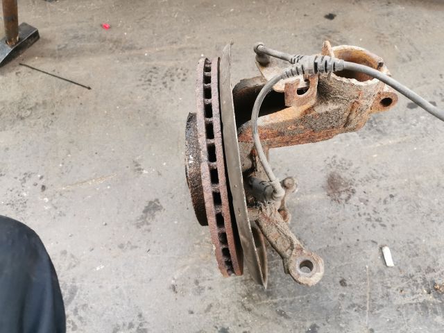 bontott VW TOURAN Bal első Csonkállvány Kerékaggyal