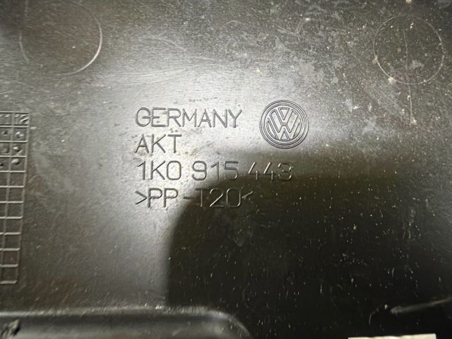 bontott VW TOURAN Akkumulátor Fedél