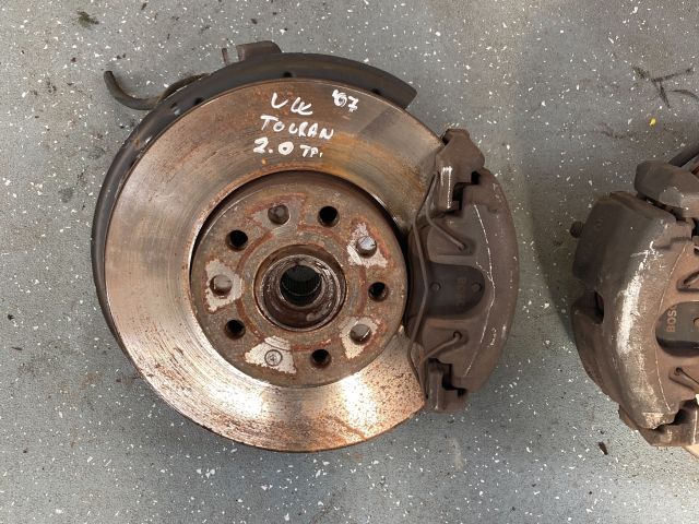 bontott VW TOURAN Bal első Csonkállvány Kerékaggyal