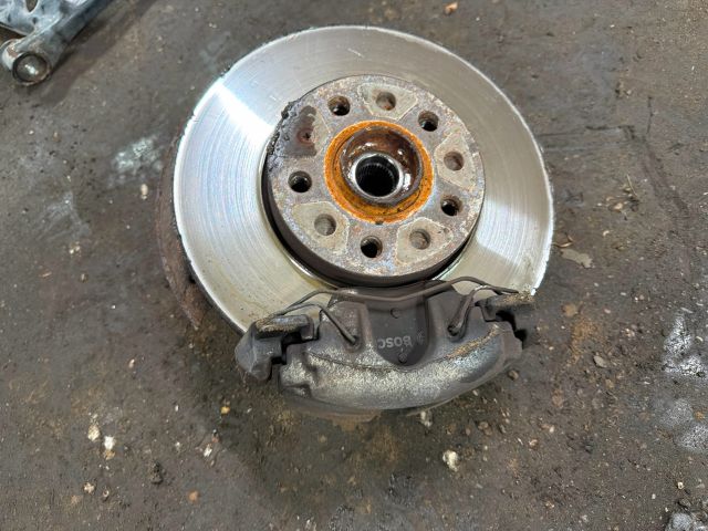 bontott VW TOURAN Bal első Csonkállvány Kerékaggyal