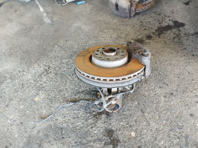 bontott VW TOURAN Bal első Csonkállvány Kerékaggyal