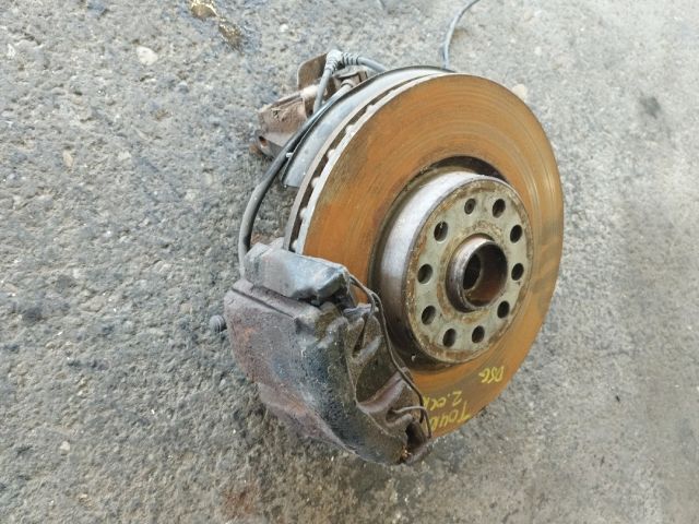 bontott VW TOURAN Bal első Csonkállvány Kerékaggyal