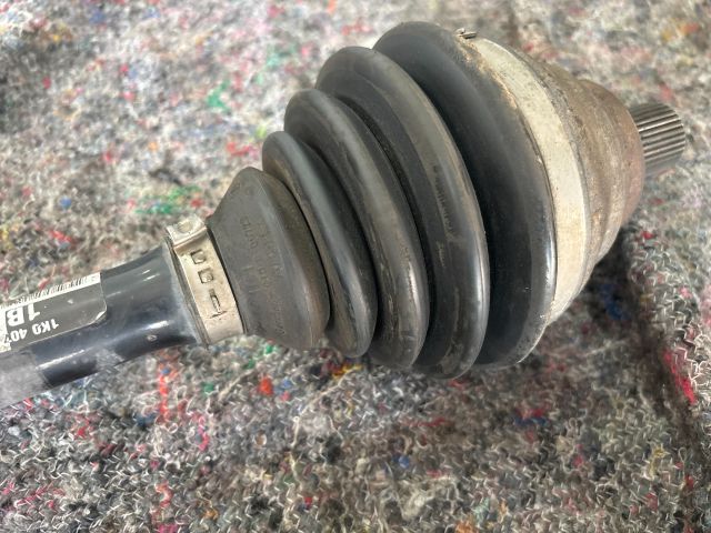 bontott VW TOURAN Bal Féltengely