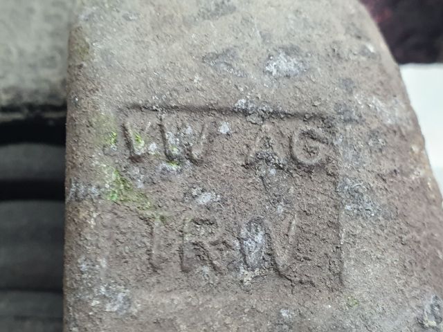 bontott VW TOURAN Bal hátsó Féknyereg Munkahengerrel