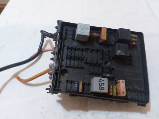 bontott VW TOURAN Biztosítéktábla Motortér