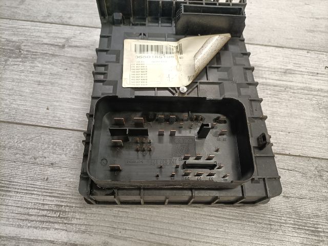 bontott VW TOURAN Biztosítéktábla Motortér