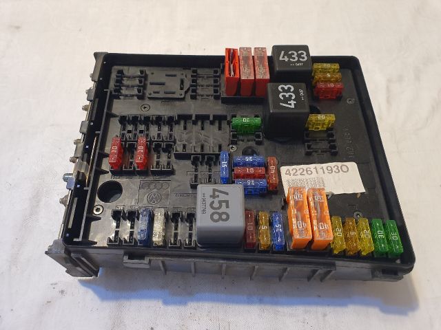 bontott VW TOURAN Biztosítéktábla Motortér