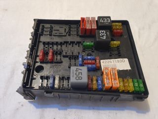 bontott VW TOURAN Biztosítéktábla Motortér