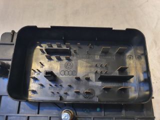 bontott VW TOURAN Biztosítéktábla Motortér