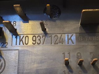 bontott VW TOURAN Biztosítéktábla Motortér