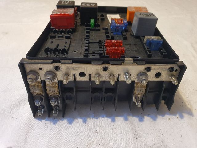 bontott VW TOURAN Biztosítéktábla Motortér