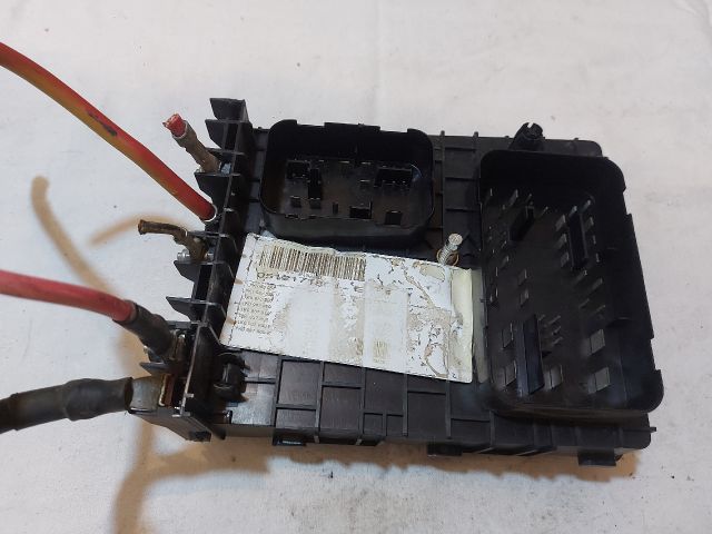 bontott VW TOURAN Biztosítéktábla Motortér