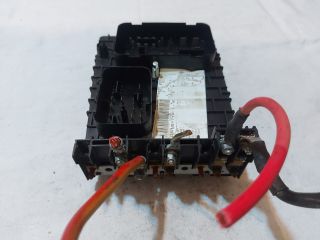 bontott VW TOURAN Biztosítéktábla Motortér